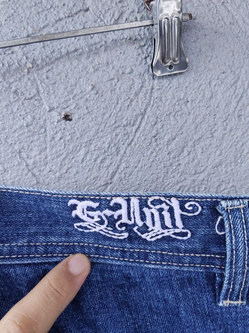 G-Unit Heavyweight Raw Material Jeans Size 40 (Category: Jeans) located in Manila. Submitted by juanpablor51788 (Listing ID 1469491320, Image 3). Description: - Brand: G-Unit - Size: 40 Waist - Color/Wash: Classic blue with heavy distressing - Material: 100% heavyweight cotton - Fit: Wide straight leg cut - Special Feature: Embroidered G-Unit branding on the inner waistband - Origin: Made in China -pinutulan pero mahaba pa din nmn 👌.