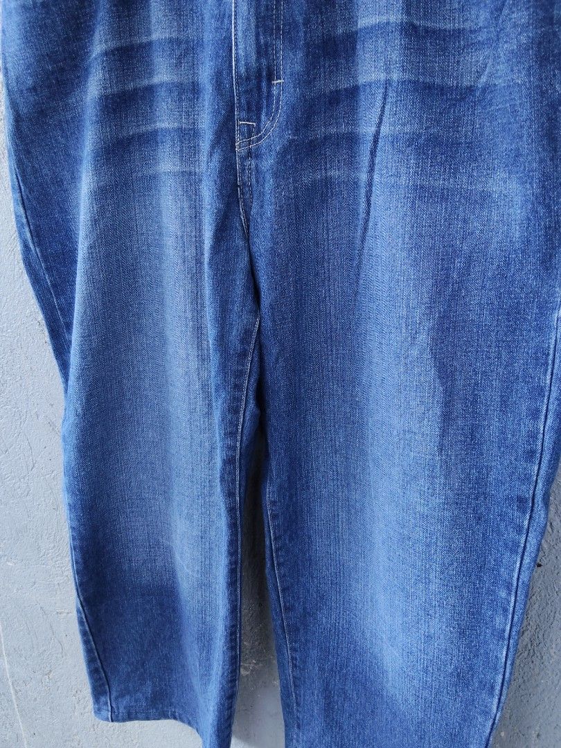 G-Unit Heavyweight Raw Material Jeans Size 40 (Category: Jeans) located in Manila. Submitted by juanpablor51788 (Listing ID 1469491320, Image 2). Description: - Brand: G-Unit - Size: 40 Waist - Color/Wash: Classic blue with heavy distressing - Material: 100% heavyweight cotton - Fit: Wide straight leg cut - Special Feature: Embroidered G-Unit branding on the inner waistband - Origin: Made in China -pinutulan pero mahaba pa din nmn 👌.