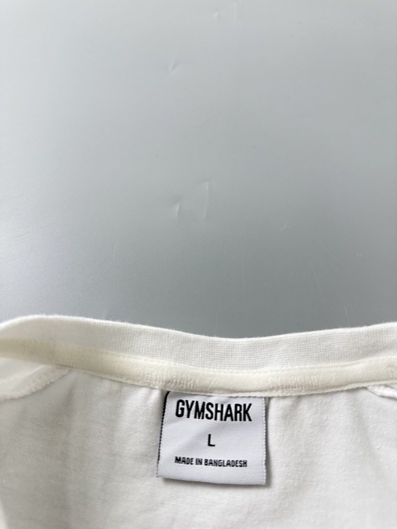 Gymshark (Category: Tshirts & Polo Shirts ) located in Pila. Submitted by villanueva80826 (Listing ID 1469533771, Image 3). Description: Gymshark Size:medium •Width:19.5 •Length:27 •Condition:9/10 •Color rate:9/10 Mine:780 +Shipping fee Issue:not noticeable minimal pink stain Still in good condition Still wearable .