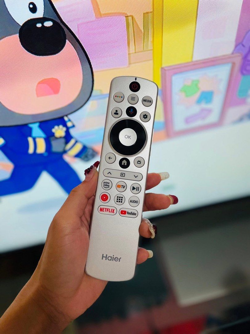 Haier H40K85EFX Google TV (Category: TV) located in Paranaque City. Submitted by ellebuj27 (Listing ID 1469458716, Image 3). Description: - Brand: Haier 40-inch FHD Google TV (Model: H40K85EFX) - Condition: Like new, box unsealed only for setup testing - Features: Built-in Smart TV functionality with Hey Google integration for easy voice control - Inclusions: Original silver remote control and original packaging box - Perfect for bedrooms, living