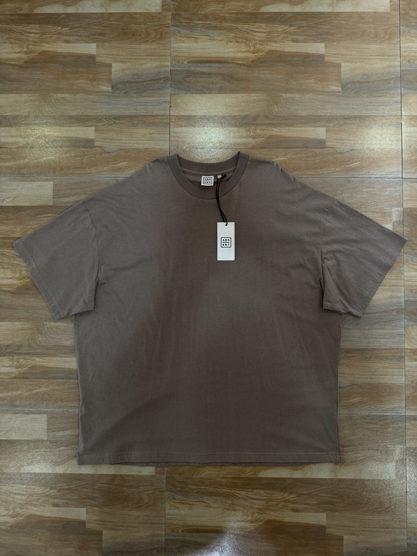 Hallensteins Beige Oversized Box Fit Shirt (Category: Tshirts & Polo Shirts ) located in Manila. Submitted by epicmountain_93c71a (Listing ID 1469435286, Image 1). Description: Brand: Hallensteins/Absent Color: Beige Size: Large Fit: Relaxed box fit with dropped shoulders Condition: Brand new with original retail tags Details: Thick ribbed crew neck collar Retail Price: $29.99 (brought it in New Zealand) Style: Great casual basic piece for everyd