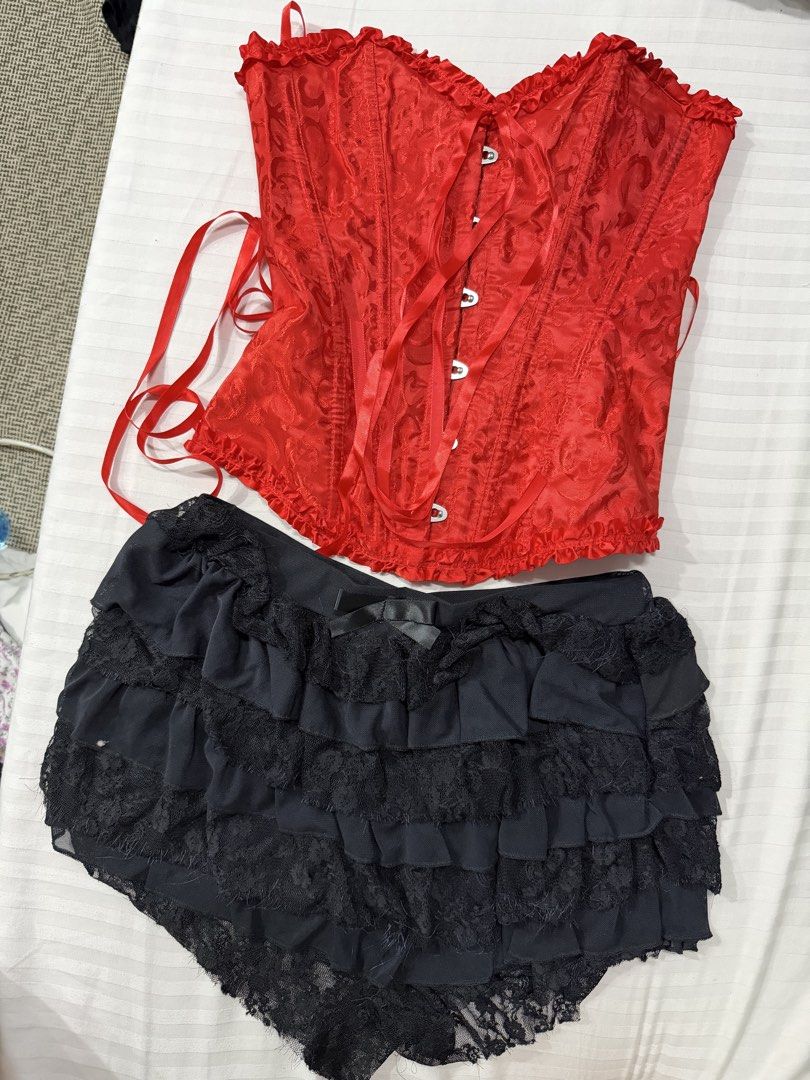 Halloween costume set (Category: Evening dresses & gowns) located in Pasig City. Submitted by bonniebuys_23 (Listing ID 1469544763, Image 1). Description: Size small for both Used once! issues: not visible stains price is negotiable:).