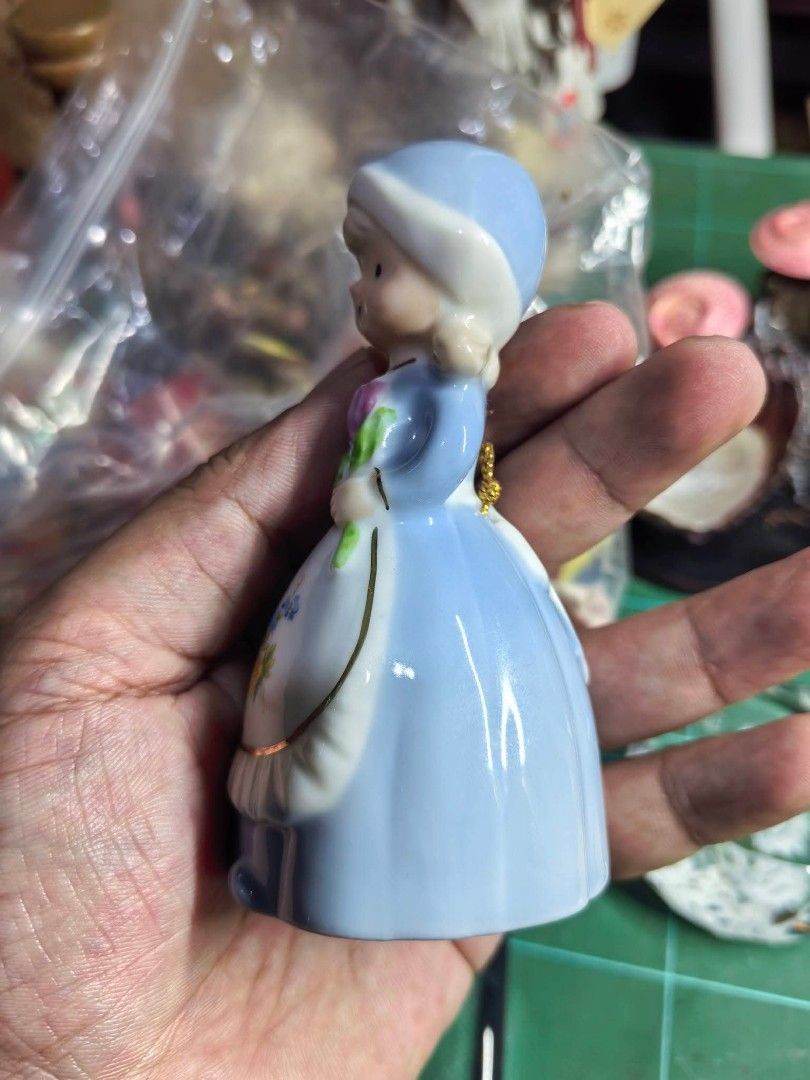 Hand Bell (Category: Figurines & Statues) located in Cebu City. Submitted by dudes_villanueva (Listing ID 1469439831, Image 3). Description: Hand bell - Porcelane 📌 In excellent condition. Height : 4 in.