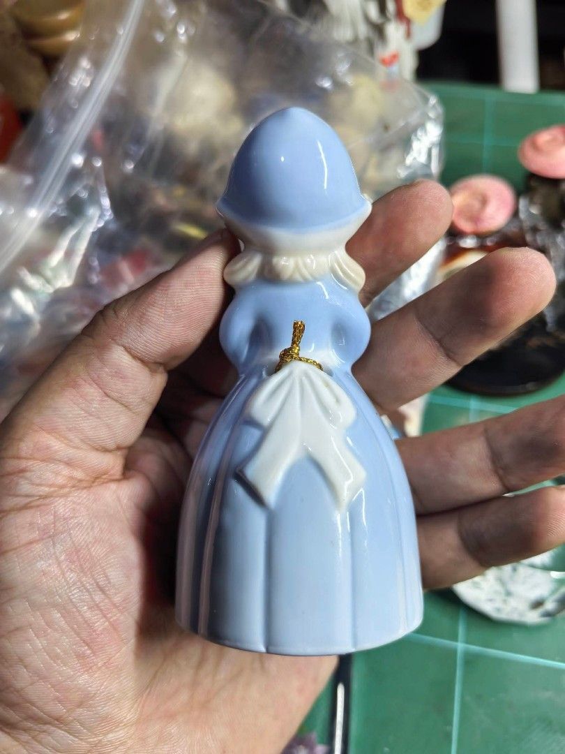 Hand Bell (Category: Figurines & Statues) located in Cebu City. Submitted by dudes_villanueva (Listing ID 1469439831, Image 2). Description: Hand bell - Porcelane 📌 In excellent condition. Height : 4 in.