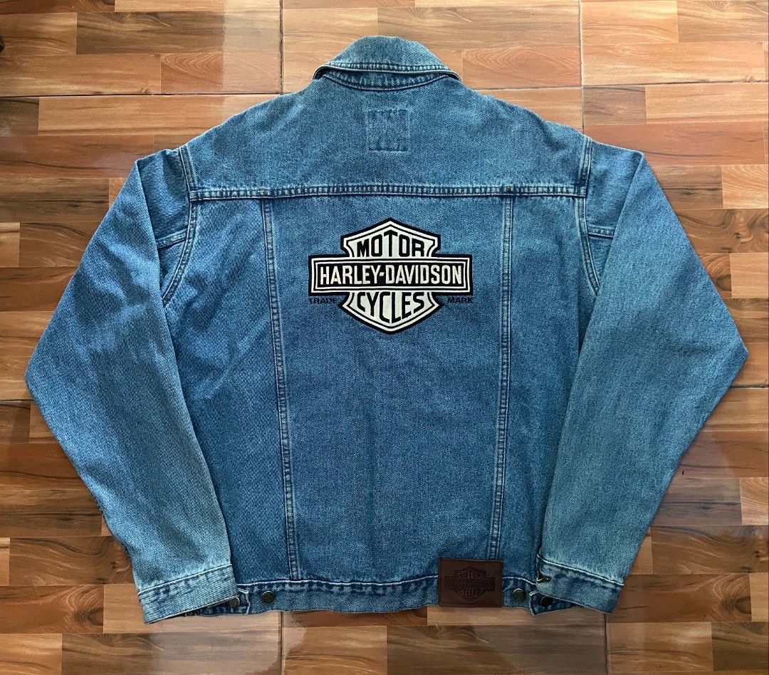 HARLEY DAVIDSON DENIM JACKET (UNISEX) (Category: Coats, Jackets and Outerwear) located in Nabua. Submitted by supermix5119 (Listing ID 1469481783, Image 1). Description: Harley davidson Denim Jacket Small Length:27 Width:25.5 Excellent Condition 5K+Sf.