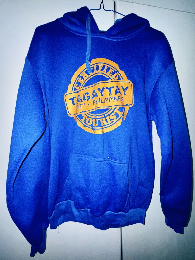 Harry Potter Fluffy Maroon Sweatshirt Size M (Category: Coats, Jackets and Outerwear) located in Valenzuela. Submitted by styledtwicethriftshop (Listing ID 1469489992, Image 3). Description: Cozy maroon Harry Potter sweatshirt with Hogwarts embroidery, navy blue collar, and soft fleece lining. Size M and perfect for cold weather..