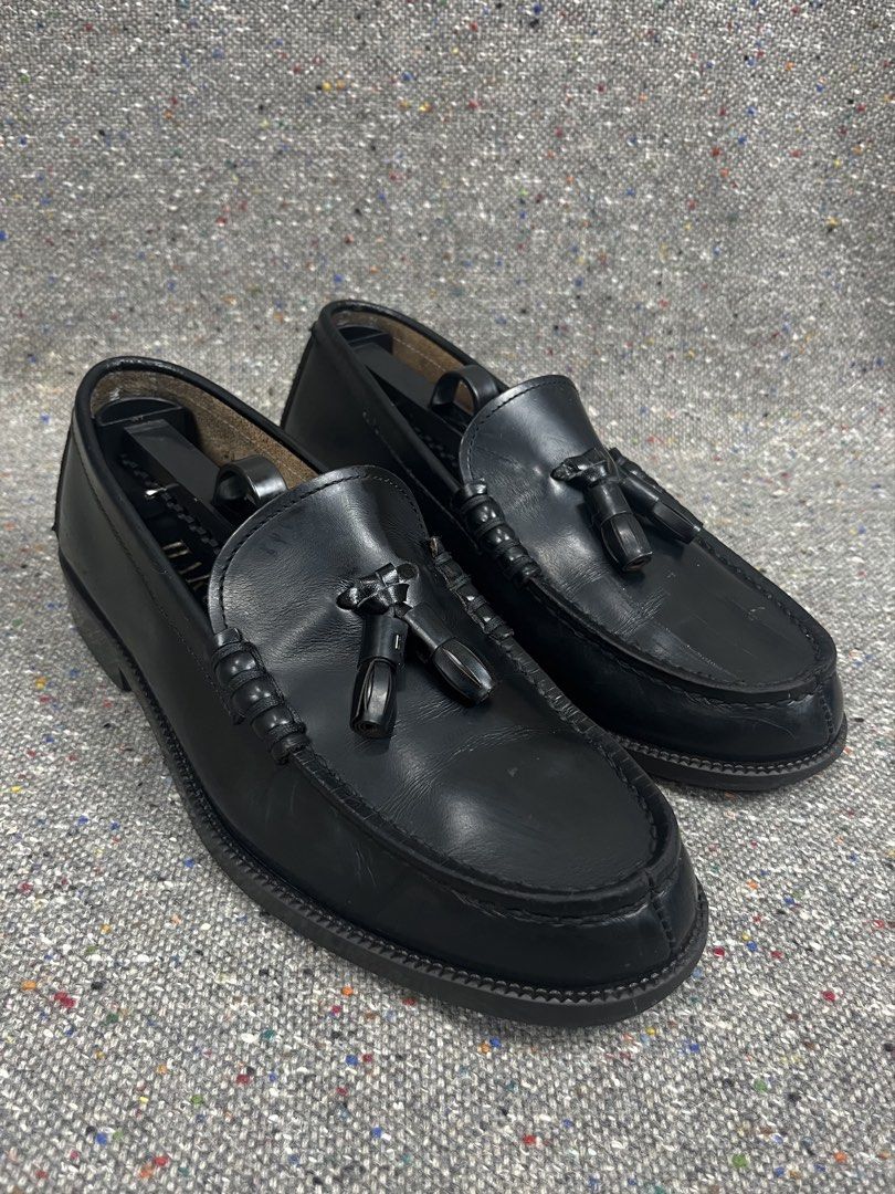 Harutá Black Tassel Loafers (Category: Casual Shoes) located in Zamboanga. Submitted by deconstrukt.fit (Listing ID 1469394363, Image 2). Description: Harutá Black Tassel Loafers Classic Black Haruta Tassel Loafers crafted from genuine leather. This specific model features a traditional apron toe, woven leather lace detailing around the collar, and decorative twin tassels on the vamp. Tagged Size: 25 1/2 US Men: 7.5 CM: 25.5” EUR: 40.5 Height: 3 