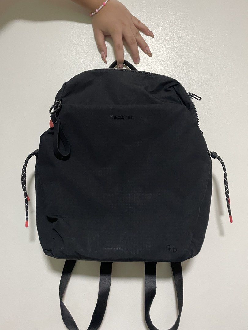 HEDGREN Akira Backpack (Black) (Category: Backpacks) located in Mandaluyong City. Submitted by _javiii (Listing ID 1469408661, Image 1). Description: - Brand: Hedgren - Color: Classic Black - Condition: Excellent / Pre-loved (ready to use) - Perfect for daily commute, school, or casual trips - Lightweight and easy-to-clean material - Secure zip closure main compartment - Adjustable shoulder straps and sturdy top handle for comfort - Unique contra