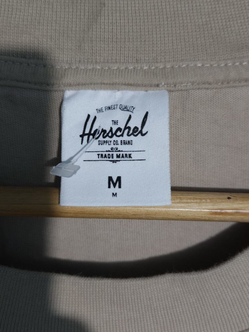 HERSCHEL (Category: Coats, Jackets and Outerwear) located in Butuan. Submitted by miltonpulido (Listing ID 1469501809, Image 3). Description: Dimes: 23.5x28.5 L as new no issue.
