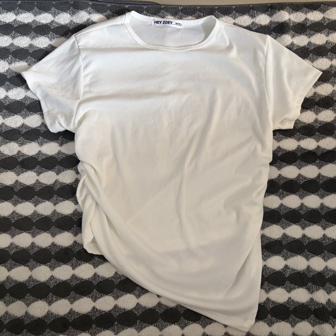 Hey Zoey Asymmetrical Basic Top (Category: Shirts) located in Quezon City. Submitted by prelovedbyryys (Listing ID 1469502240, Image 1). Description: Hey Zoey Asymmetrical Basic top - 50 📌 Size 3 (XXL-PLUS) 📌 Off white 📌 Brandnew Location: Fairview, Quezon City MOD: SPX, J&T MOP: Gcash, GoTyme, Maribank .