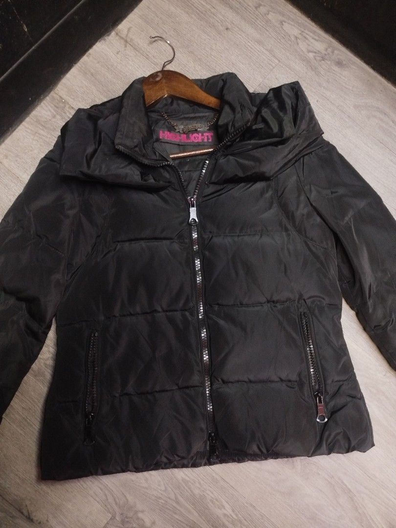 Highlight Black Puffer Winter Jacket (Category: Coats, Jackets and Outerwear) located in Quezon City. Submitted by cuteitemsonlyyy (Listing ID 1469453999, Image 2). Description: - Brand: Highlight - Color: Black - Style: Quilted puffer jacket with regular cropped cut - Closure: Front zipper - Pockets: Convenient side zippered pockets - Hood/Collar: High collar with built-in hood setup - Details: Stylish chain detail near inner neck tag - Fit: Tru