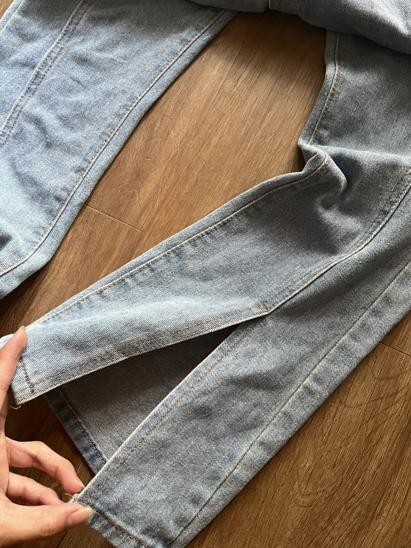 High-waisted Denim Flared Jeans Pants Front Slit (Category: Jeans) located in Quezon City. Submitted by pinkvanilla.milkshake (Listing ID 1469562535, Image 2). Description: Used once Sobrang sikip at bitin sa akin hahaha see pics for measurements for XXS to XS ata to eh.