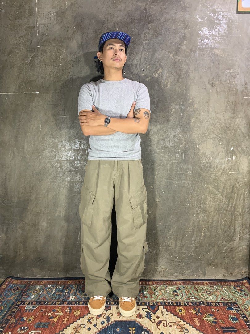 Hitch System Baggy Cargo Pants (8 Pockets) (Category: Jeans) located in Aurora. Submitted by cpr_garments13 (Listing ID 1469532649, Image 1). Description: Models height 5’6 •Waist:31 •Thigh:14 •Length:41 •Leg opening:10 Excellent condition -Trouser Type .