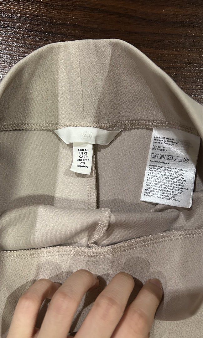 H&M Beige Highwaist shorts (Category: Shorts) located in Manila. Submitted by wengobaco (Listing ID 1469550898, Image 2). Description: No tag but never been used Highwaist shorts Size XS Can fit up to 25in based on tape measure (see last pic) Stretchable waist band rfs: decluttering and super highwaisted on me Loc: QC MOP: GCash only MOD: Lalamove/Grab (buyer will book and shoulder df).