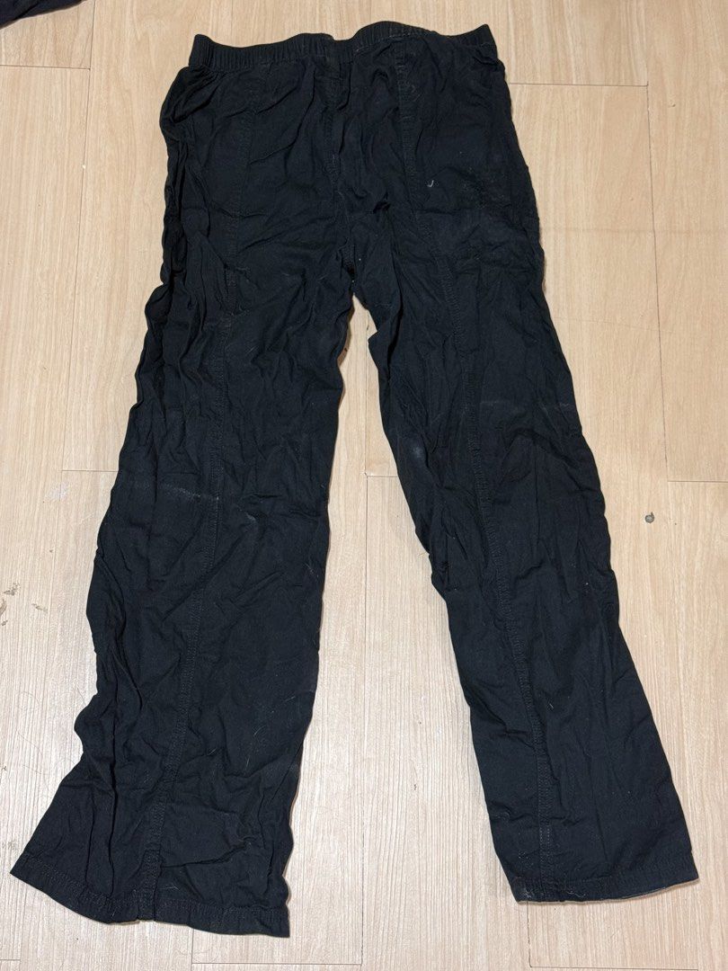 H&M Black Cargo Pants (Category: Other Bottoms) located in Lapu Lapu. Submitted by bzzzzarah (Listing ID 1469562715, Image 1). Description: .