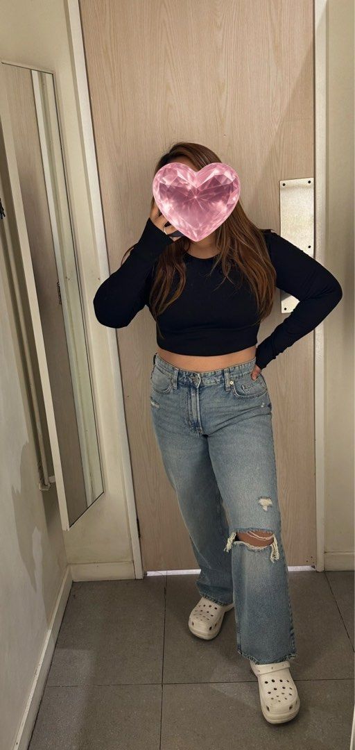 H&M black croptop longsleeve (Category: Longsleeves) located in Cavite. Submitted by chicfinds.slay (Listing ID 1469505425, Image 1). Description: ✨used once ✨fitted when worn @ h&m FR ✨like new condition ✨ best fit m-l body frame ✨xl actual size but fits m-semi xl bodyframe.