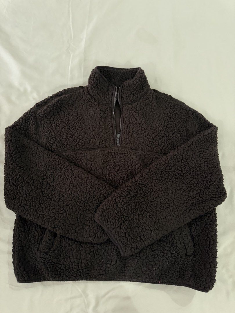 H&M Brown Sherpa Fleece Quarter Zip Pullover (Category: Coats, Jackets and Outerwear) located in Caloocan City. Submitted by triciadrilvs (Listing ID 1469441364, Image 1). Description: - Brand/Model: H&M brown sherpa fleece pullover - Size: Small (fits true to size) - Design: Quarter-zip neck with a tall collar - Material: Super soft, fuzzy, and warm - Ideal for: Cozy everyday winter layering.