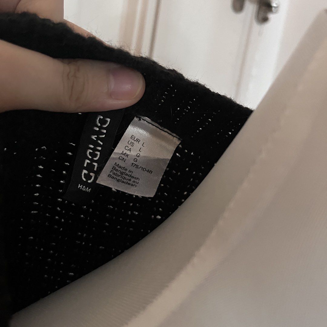 H&M cardigan (Category: Others Tops) located in Muntinlupa City. Submitted by on.repeeat (Listing ID 1469449442, Image 3). Description: Medium fit Large on tag .