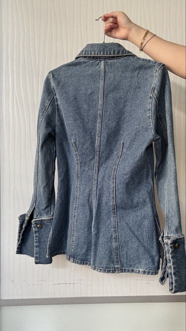 H&M Denim Longsleeve Top (Category: Others Tops) located in Quezon City. Submitted by shoppingcl (Listing ID 1469465592, Image 3). Description: • Brand new, never been used.