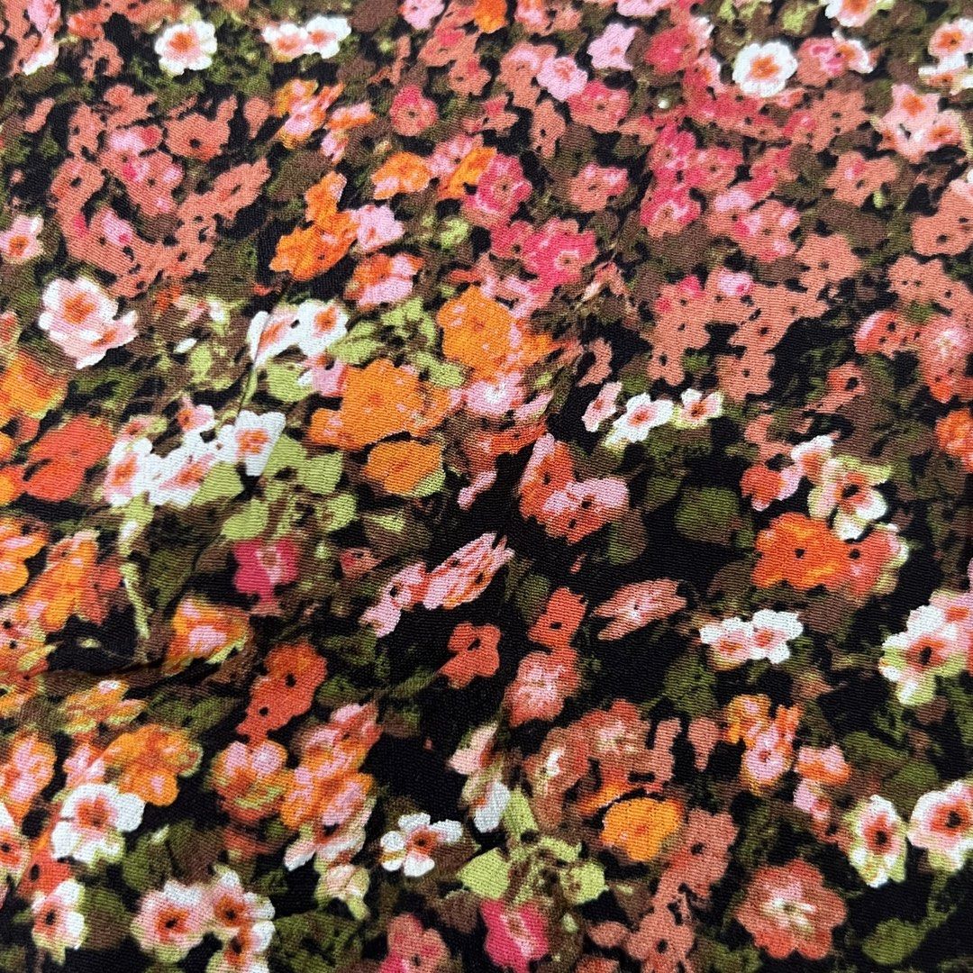 H&M Floral Midi Skirt (Category: Skirts) located in Mandaue City. Submitted by heeba_inu2 (Listing ID 1469491124, Image 2). Description: - Beautiful midi skirt with slit! - When worn photo in last slide.