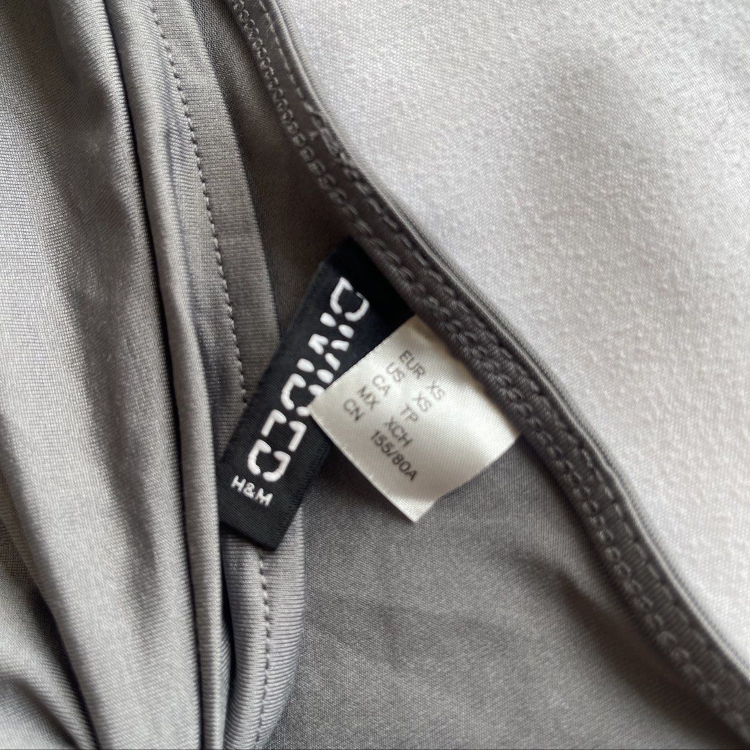 H&M Gray Longsleeve Top (Category: Longsleeves) located in Quezon City. Submitted by fifionugh (Listing ID 1469423854, Image 3). Description: .