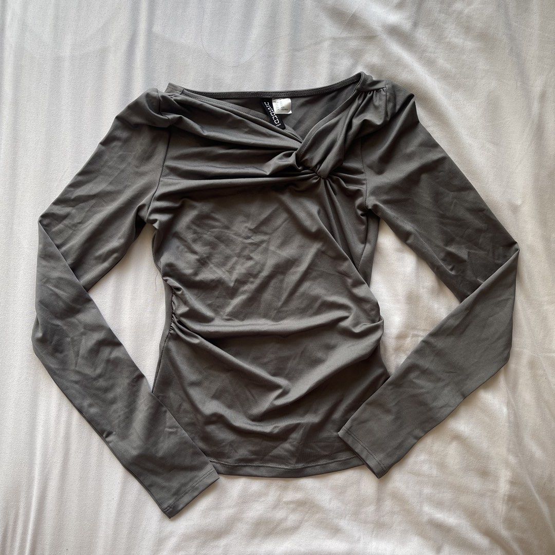 H&M Gray Longsleeve Top (Category: Longsleeves) located in Quezon City. Submitted by fifionugh (Listing ID 1469423854, Image 2). Description: .