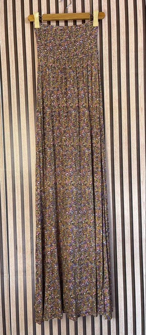 H&M Halter Dress (Category: Dresses) located in Maco. Submitted by mikay6011 (Listing ID 1469443594, Image 2). Description: Small-medium.