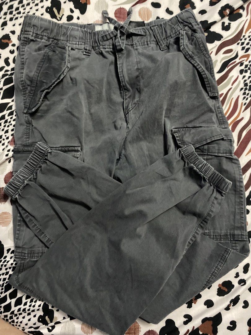H&M men"s joggers 450 each (Category: Joggers) located in Quezon City. Submitted by elmiras_closet (Listing ID 1469464194, Image 3). Description: good condition original apparel from US Blumbagan box.