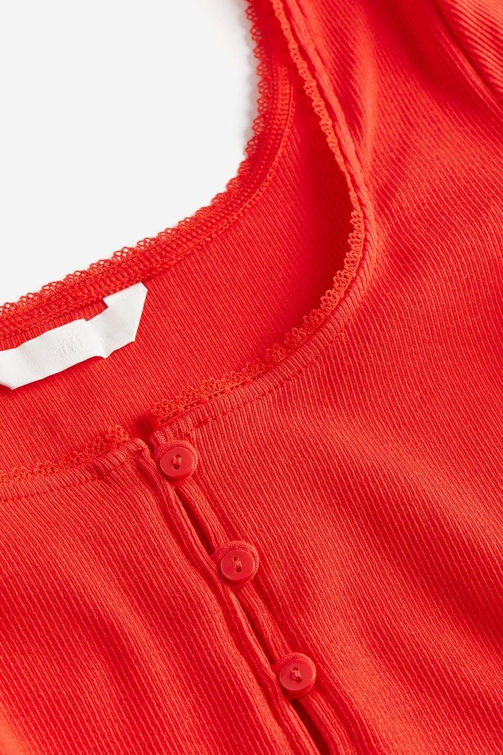 H&M Ribbed Jersey Top (Category: Sleeveless) located in Cainta. Submitted by e11ise (Listing ID 1469457439, Image 2). Description: rfs: this shade of red is not on my palette rarely used.