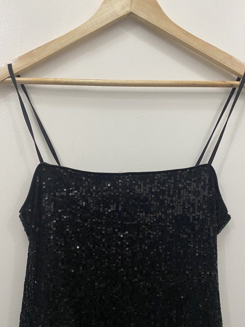H&M sequined mini black dress (Category: Dresses) located in Paranaque City. Submitted by senseofstyle01 (Listing ID 1469493192, Image 2). Description: .