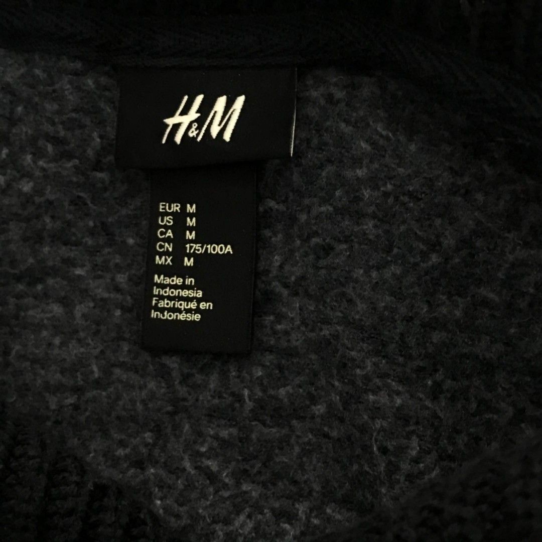 H&M SWEATER JACKET MEDIUM (Category: Coats, Jackets and Outerwear) located in Cavite. Submitted by justthrift06 (Listing ID 1469405359, Image 3). Description: DIMENSION 23X28 GOOD CONDITION SHIPPING NATIONWIDE.
