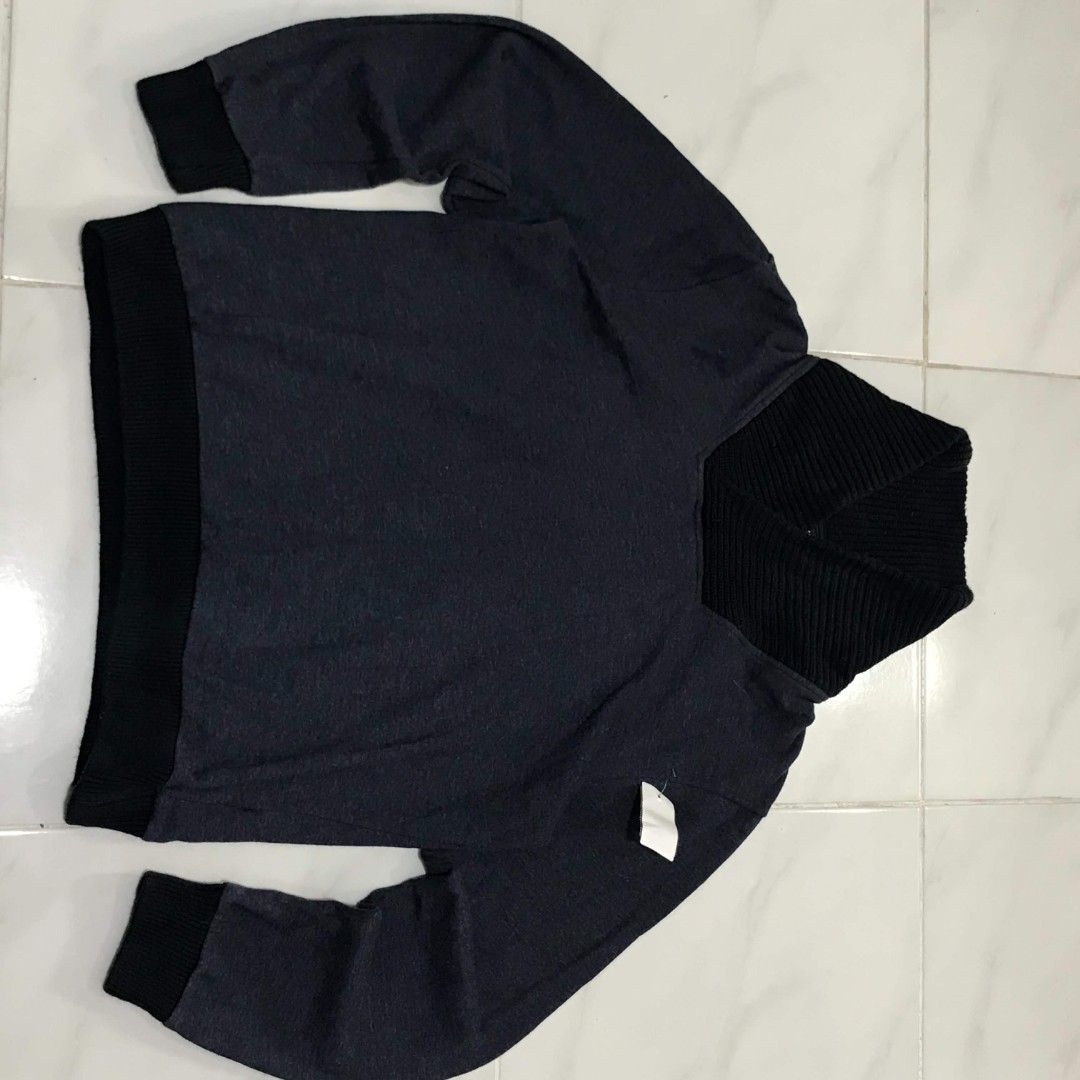 H&M SWEATER JACKET MEDIUM (Category: Coats, Jackets and Outerwear) located in Cavite. Submitted by justthrift06 (Listing ID 1469405359, Image 2). Description: DIMENSION 23X28 GOOD CONDITION SHIPPING NATIONWIDE.