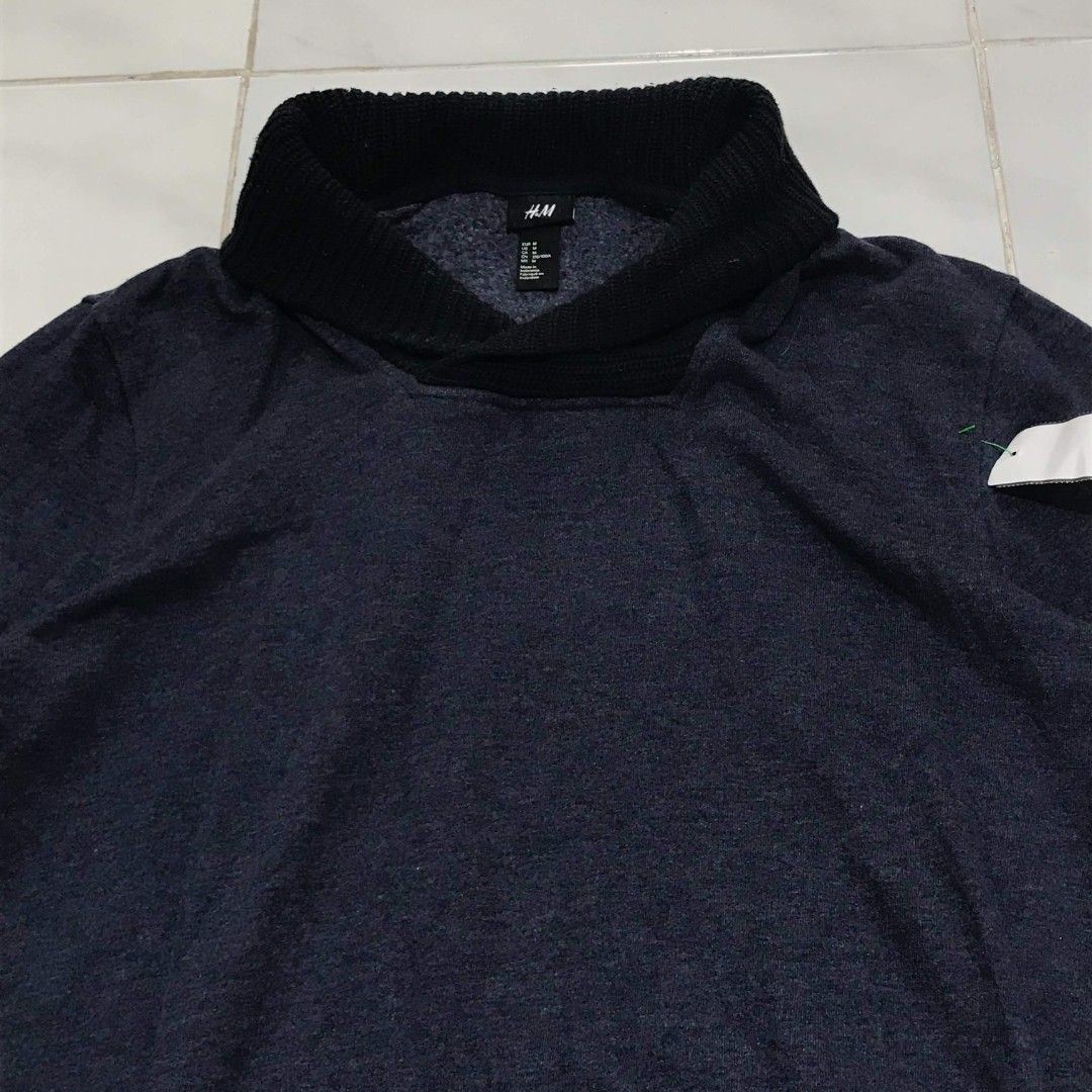H&M SWEATER JACKET MEDIUM (Category: Coats, Jackets and Outerwear) located in Cavite. Submitted by justthrift06 (Listing ID 1469405359, Image 1). Description: DIMENSION 23X28 GOOD CONDITION SHIPPING NATIONWIDE.