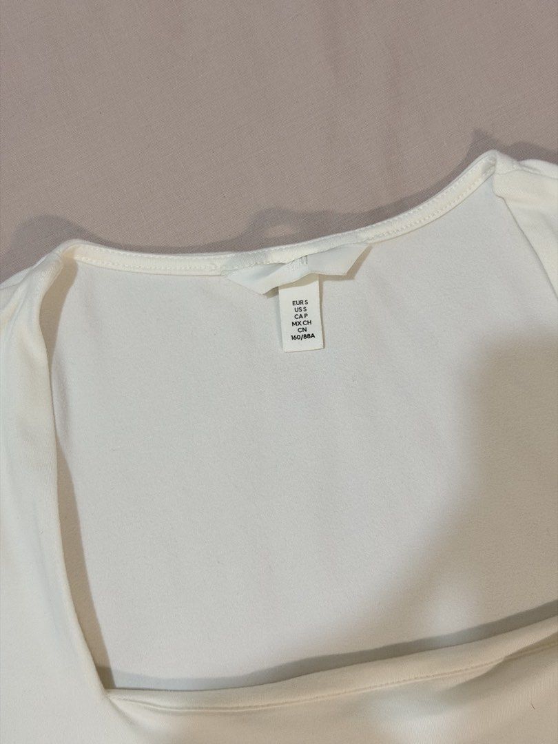 H&M White Square Neck Short Sleeve Top (Category: Shirts) located in Paranaque City. Submitted by hannahking36 (Listing ID 1469551079, Image 2). Description: - Brand: H&M - Color: White - Size: S (EUR S, US S, 160/88A) - Style: Short sleeve with square neckline - Fabric: Stretchy, snug fit - Condition: Clean, like new with no flaws - Perfect everyday basic top.
