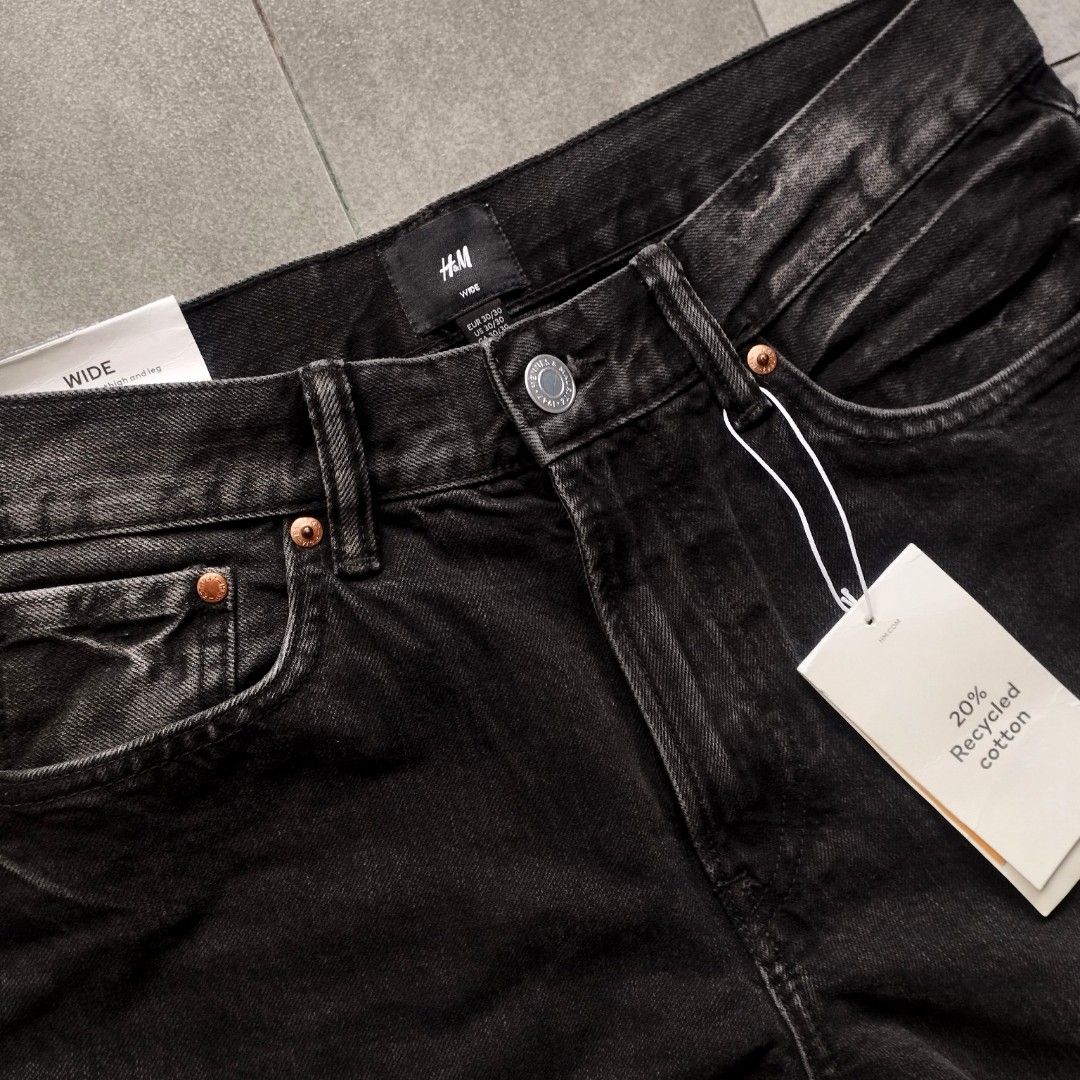 H&M WIDE LEG (Category: Jeans) located in Batangas. Submitted by adrianbanawa259 (Listing ID 1469506236, Image 3). Description: Color may vary due to lighting. RFS: WRONG SIZE (natapon yung receipt kaya hindi ma teturn) Waist: 30 inches Length: 39 inches Leg open: 12.5 no issue.