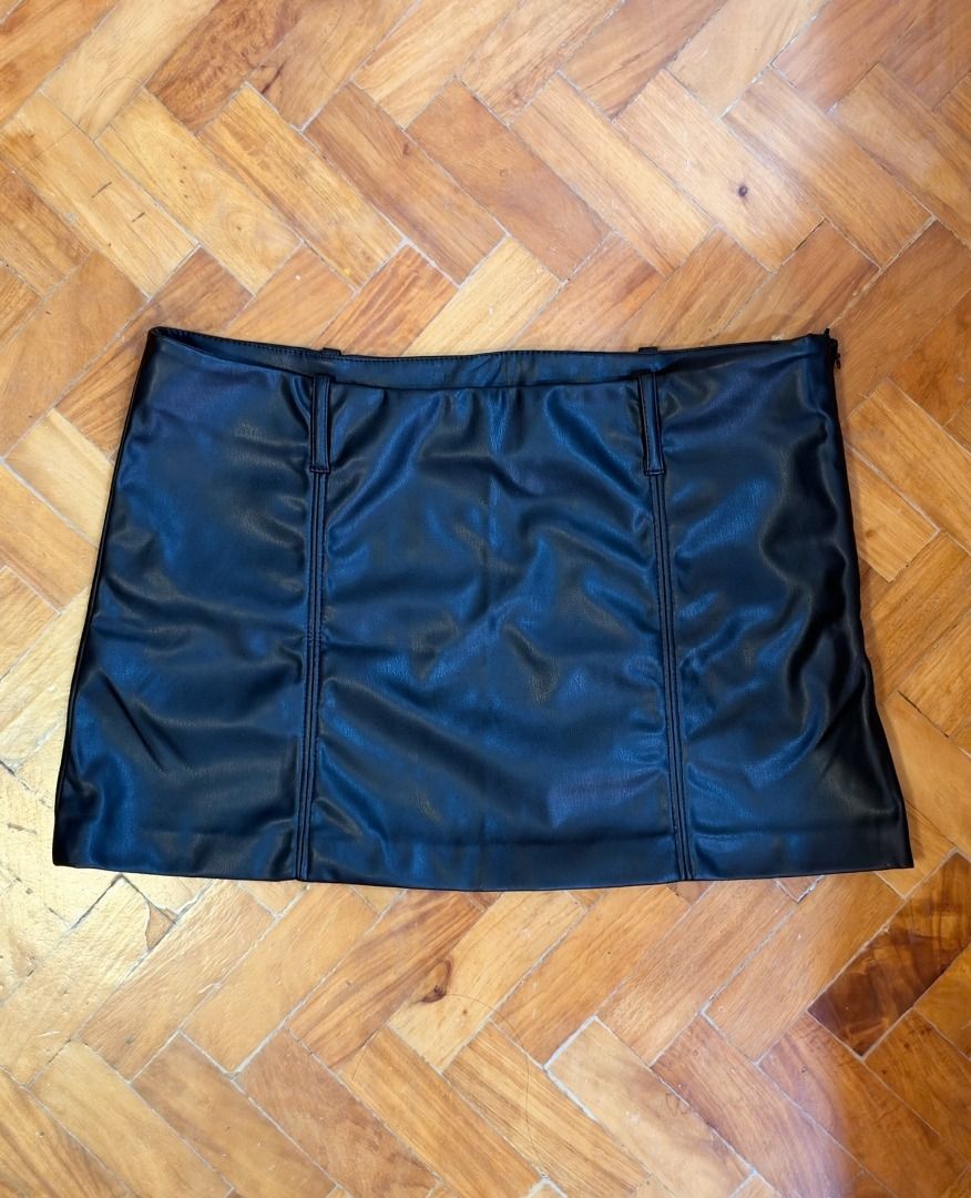 HNM Faux Leather Skirt (Category: Skirts) located in Paranaque City. Submitted by juju_closet (Listing ID 1469449604, Image 1). Description: - Brand new, never used, just washed. - Big even on medium frames. Size: Medium (can fit semi large frames) RFS: Not my style. Price negotiable..