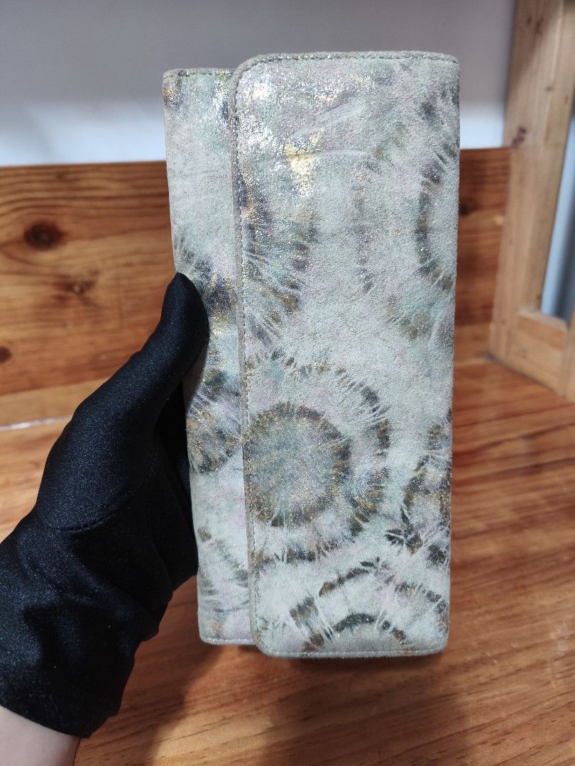 Hobo leather wallet (Category: Wallets & Card holders) located in Baguio. Submitted by queenlyne_vintage_rare_finds (Listing ID 1469408144, Image 1). Description: .