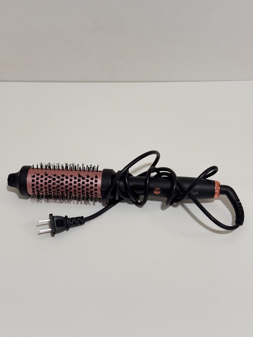 Hodekt 2 in 1 Ionic Thermal Brush (Category: Hair) located in Makati City. Submitted by from.ela (Listing ID 1469472084, Image 1). Description: - Brand: Hodekt 2-in-1 Ionic Thermal Brush - Color: Black & Rose Gold - Fast Heat-Up: Ready in just 30 seconds - Hair Care: Trace plant protein coating for salon-level smoothness - Versatile: Straighten hair or add soft volume easily with zero styling skills needed - Plug Type: Standard plug attached - Co