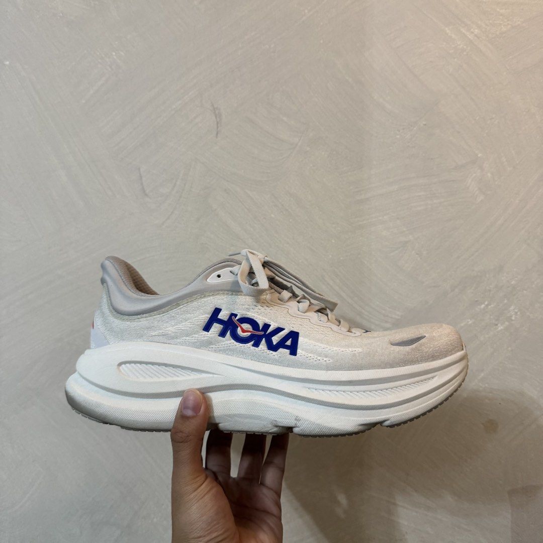 Hoka Bondi 9 (Category: Sneakers) located in Las Pinas. Submitted by rileyboi (Listing ID 1469520199, Image 1). Description: with box decluttering.