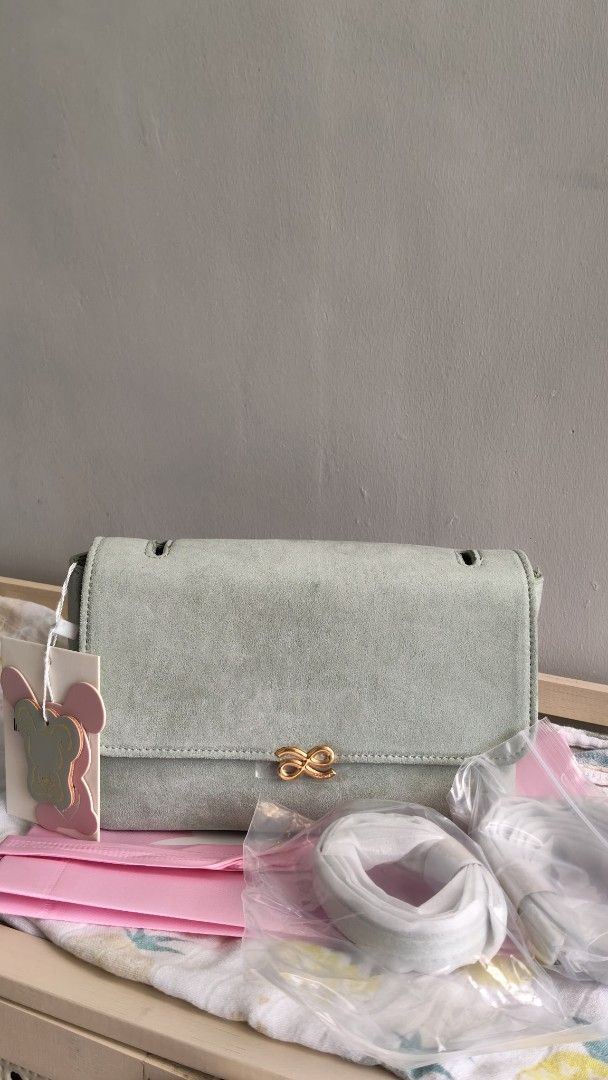 HOLB Manhatan Suede PU 20 - Mint (Category: Shoulder Bags) located in Manila. Submitted by katalfonso_ (Listing ID 1469430651, Image 2). Description: - brandnew - with 2 straps included - complete inclusions.