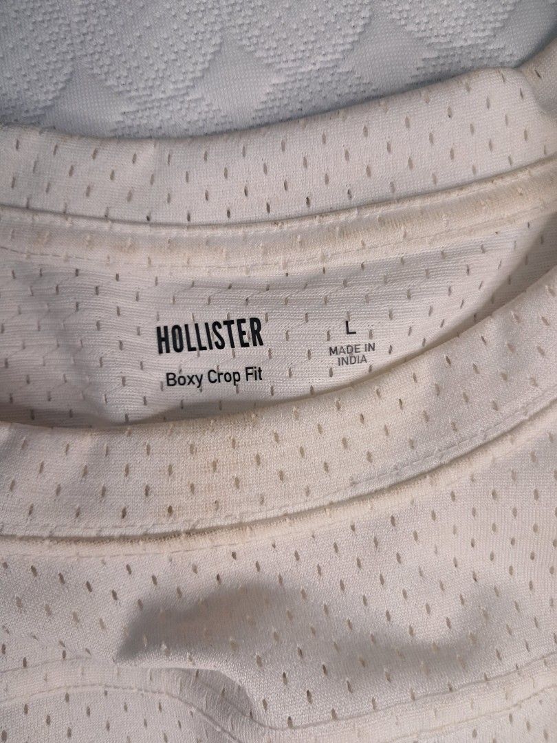 Hollisted Boxy Top Baseball Jersey (Category: Activewear) located in Quezon City. Submitted by cleoseted (Listing ID 1469492171, Image 2). Description: 23x29 Boxy Fit.