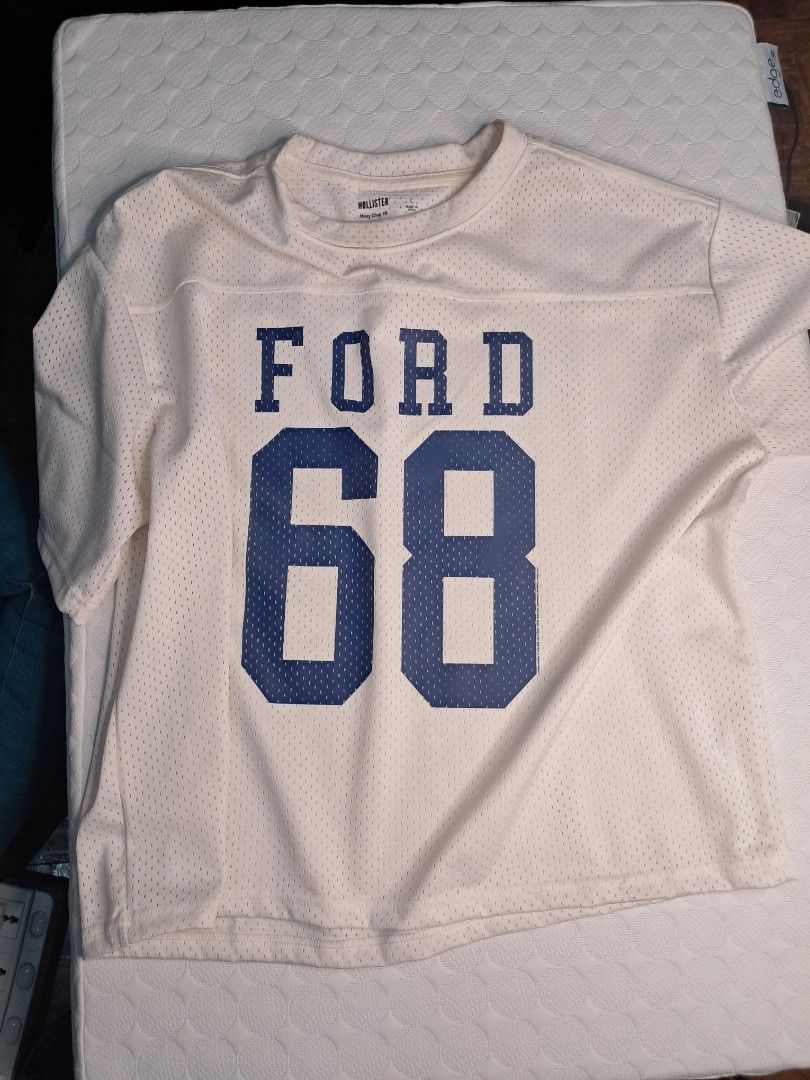 Hollisted Boxy Top Baseball Jersey (Category: Activewear) located in Quezon City. Submitted by cleoseted (Listing ID 1469492171, Image 1). Description: 23x29 Boxy Fit.