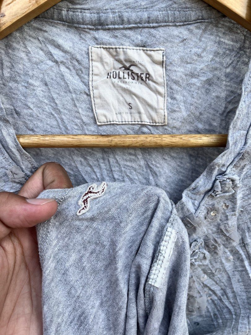 Hollister (Category: Blouses) located in Bayawan. Submitted by shajjoonn (Listing ID 1469512076, Image 2). Description: .