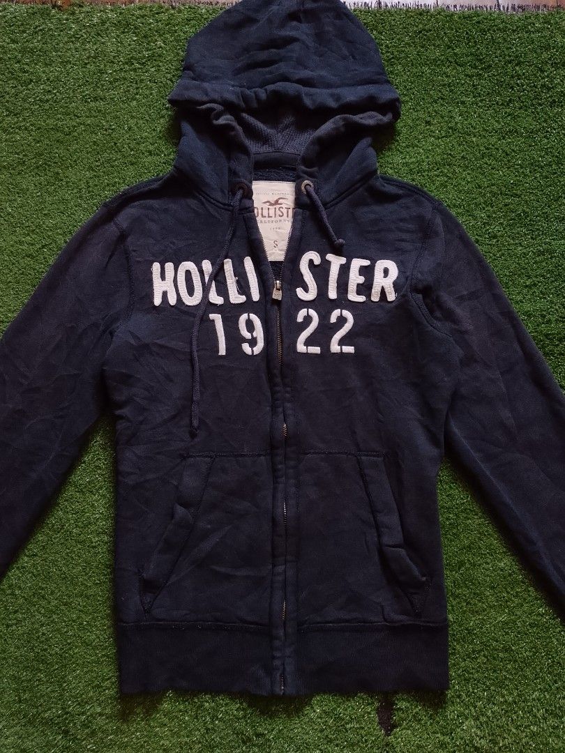 Hollister and A&F Jacket For Takeall (Category: Coats, Jackets and Outerwear) located in Bacoor. Submitted by declutterbyb_69 (Listing ID 1469426813, Image 1). Description: —In very good condition both!! 📍Bacoor Cavite can ship thru j&t / lalamove.