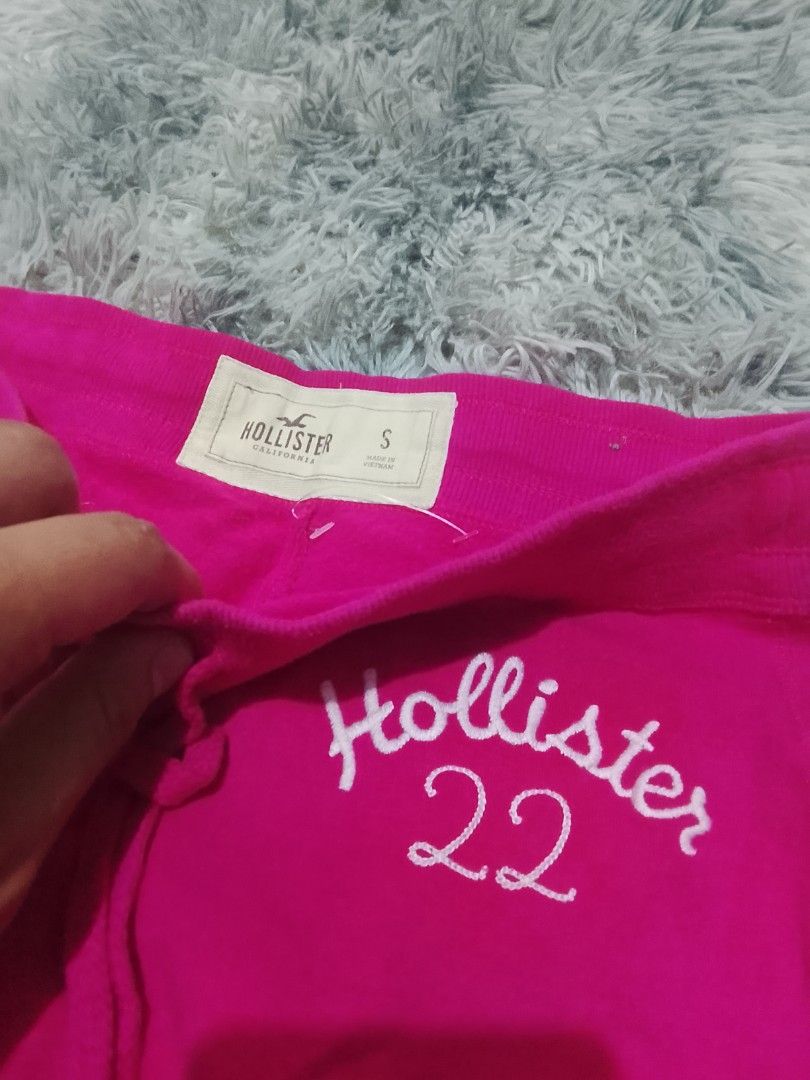 Hollister Capri Pants Small (Category: Other Bottoms) located in Davao. Submitted by thevintagehunterdvo (Listing ID 1469460268, Image 2). Description: Waist 26-32 Length 27 Hem 5 550+89 sf.