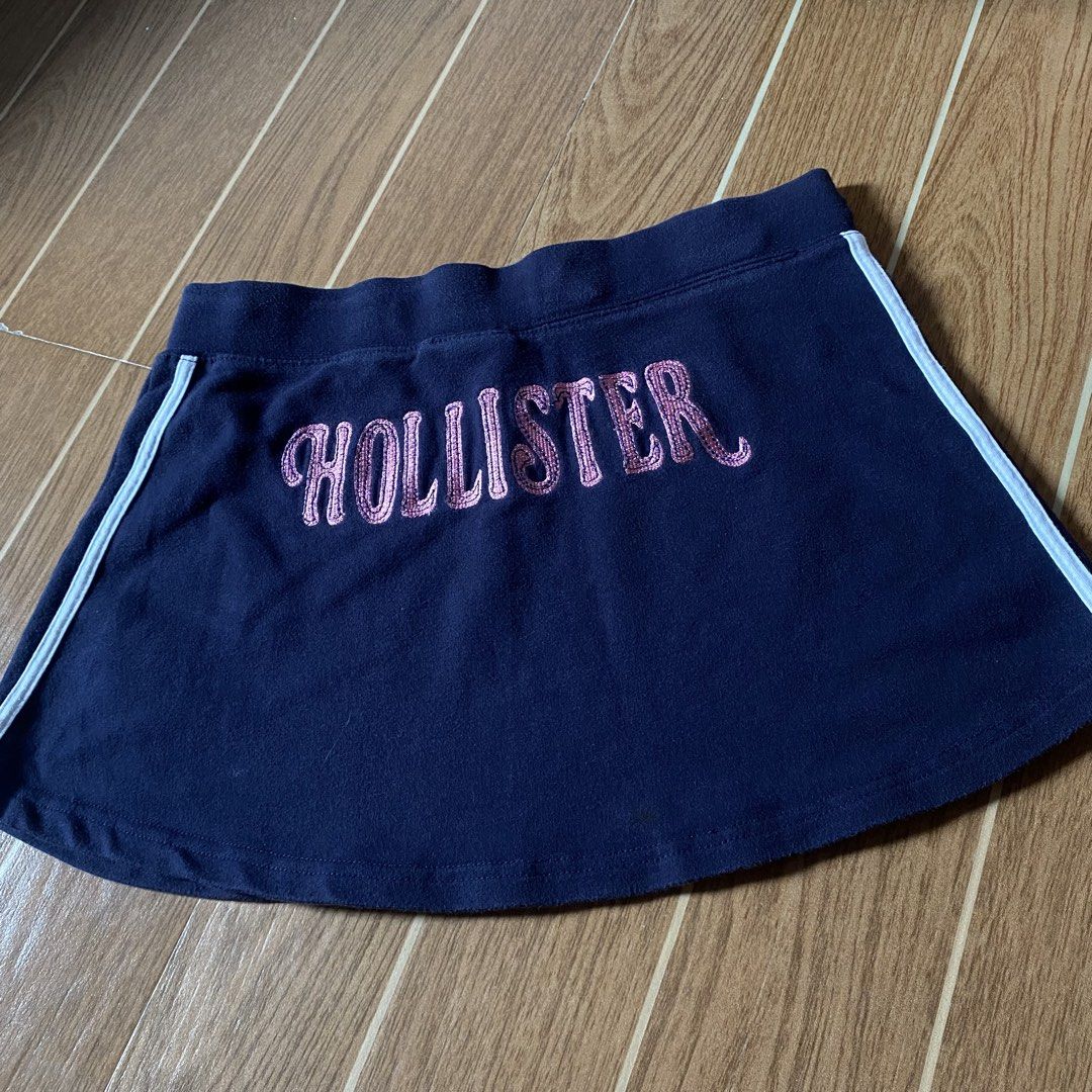 Hollister mini skirt (Category: Skirts) located in Paete. Submitted by fat.archives (Listing ID 1469444595, Image 2). Description: Dimes Waist 30 Length 12 Made in hongkong +sf.