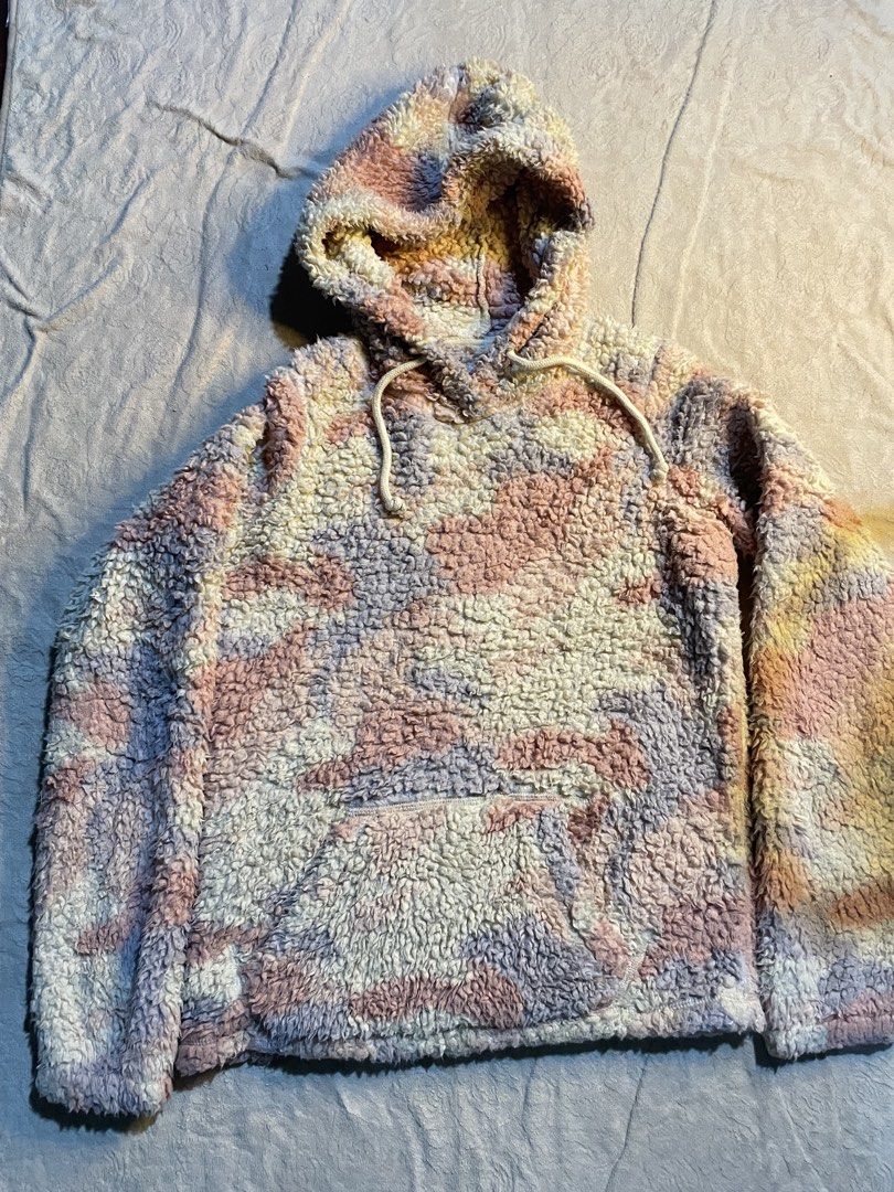 hollister modern camo sherpa (Category: Coats, Jackets and Outerwear) located in Alabel. Submitted by rynz_ (Listing ID 1469393672, Image 1). Description: .