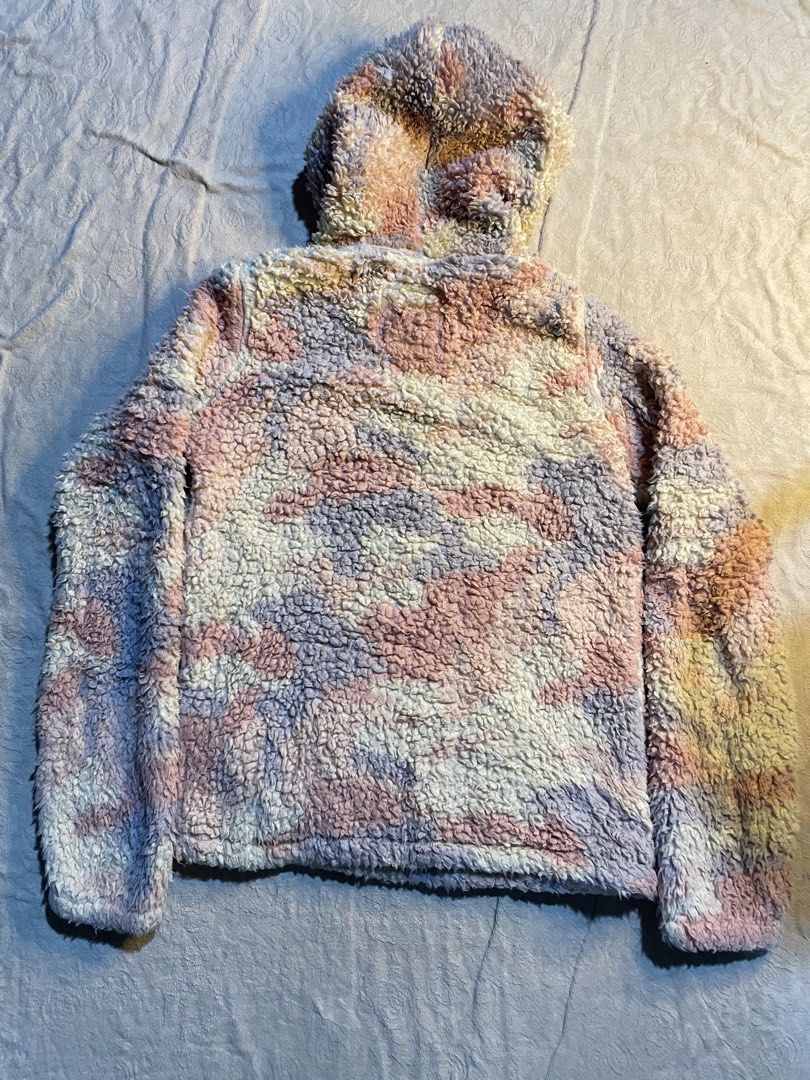 hollister modern camo sherpa (Category: Coats, Jackets and Outerwear) located in Alabel. Submitted by rynz_ (Listing ID 1469393672, Image 3). Description: .