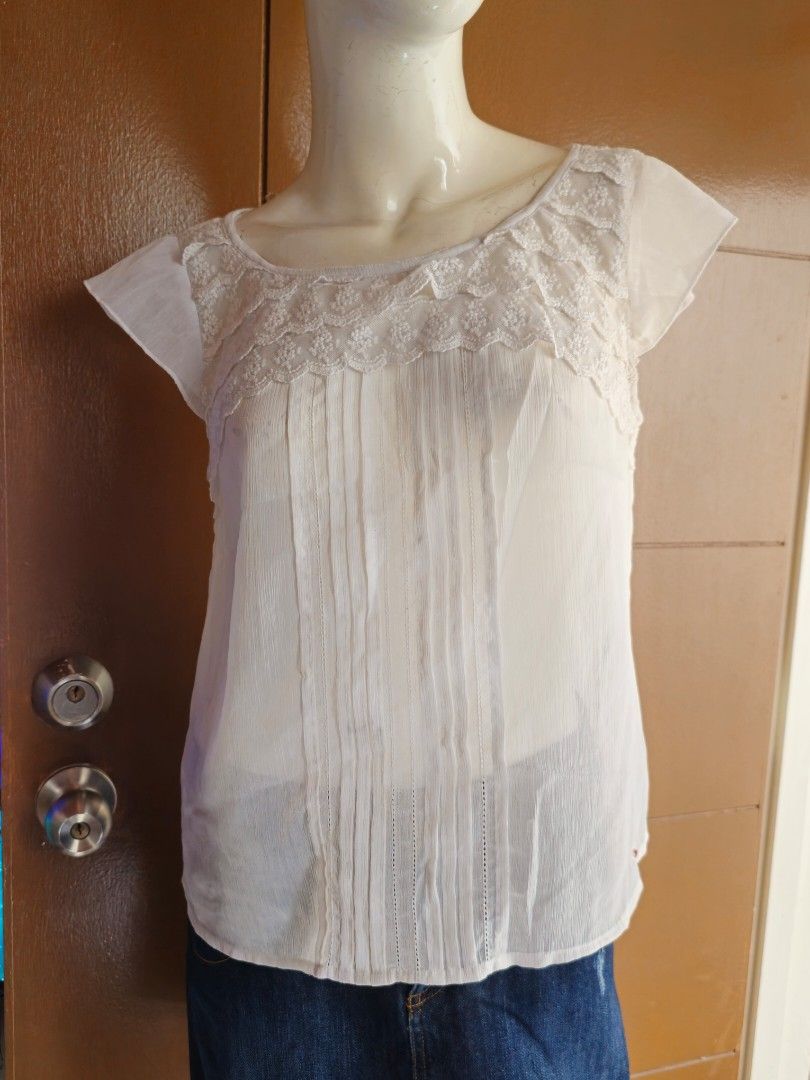 Hollister White Sheer Blouse (Category: Blouses) located in Manila. Submitted by vintage_revo.ph (Listing ID 1469571573, Image 3). Description: 👕Top Mine: ₱ 289 ‎ ‎🛍 + Shipping fee ‎✨️ PLEASE READ guidelines before buying ‎📷 Once acknowledged “yours” please dm me your order form + screenshot of the item.