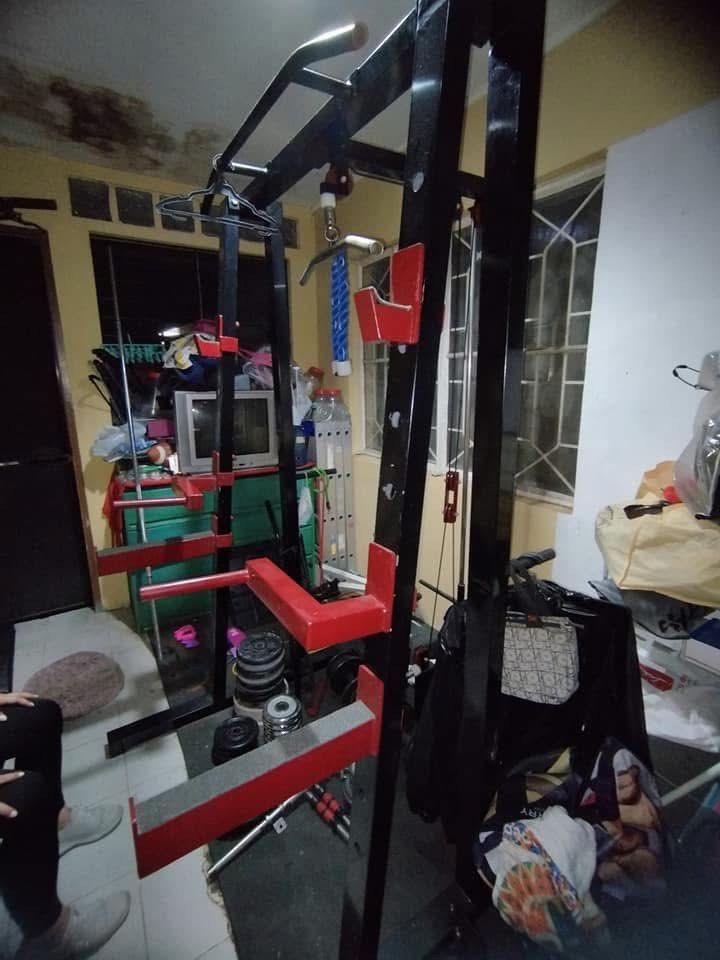 Home Gym Power Rack with Pulley System and Weights (Category: Weights & Dumbbells) located in Las Pinas. Submitted by jonardar23075 (Listing ID 1469518559, Image 2). Description: For sale home gym setup! SQUAT RACK SET WITH CABLE SYSTEM (Row and pulldowns) (Galvanized steel) BENCH INCLUDED RACK ATTACHMENTS: -Hook -Arms -Tricep dips attachment -T-bar row attachment (standard and oversized bar) CABLE ATTACHMENTS: -Lat bar -Close grip handle +Tricep